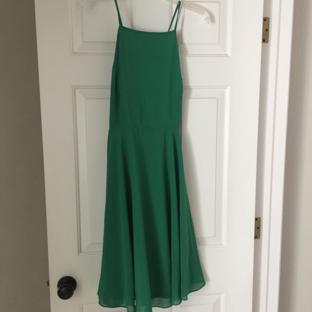 Lulu’s kelly green dress, open back
